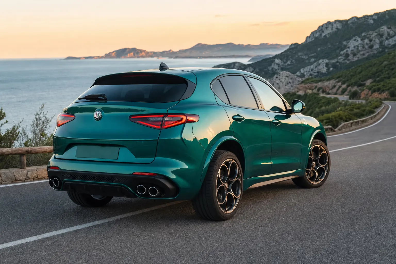 Alfa Romeo Stelvio Quadrifoglio su strada costiera in Sardegna