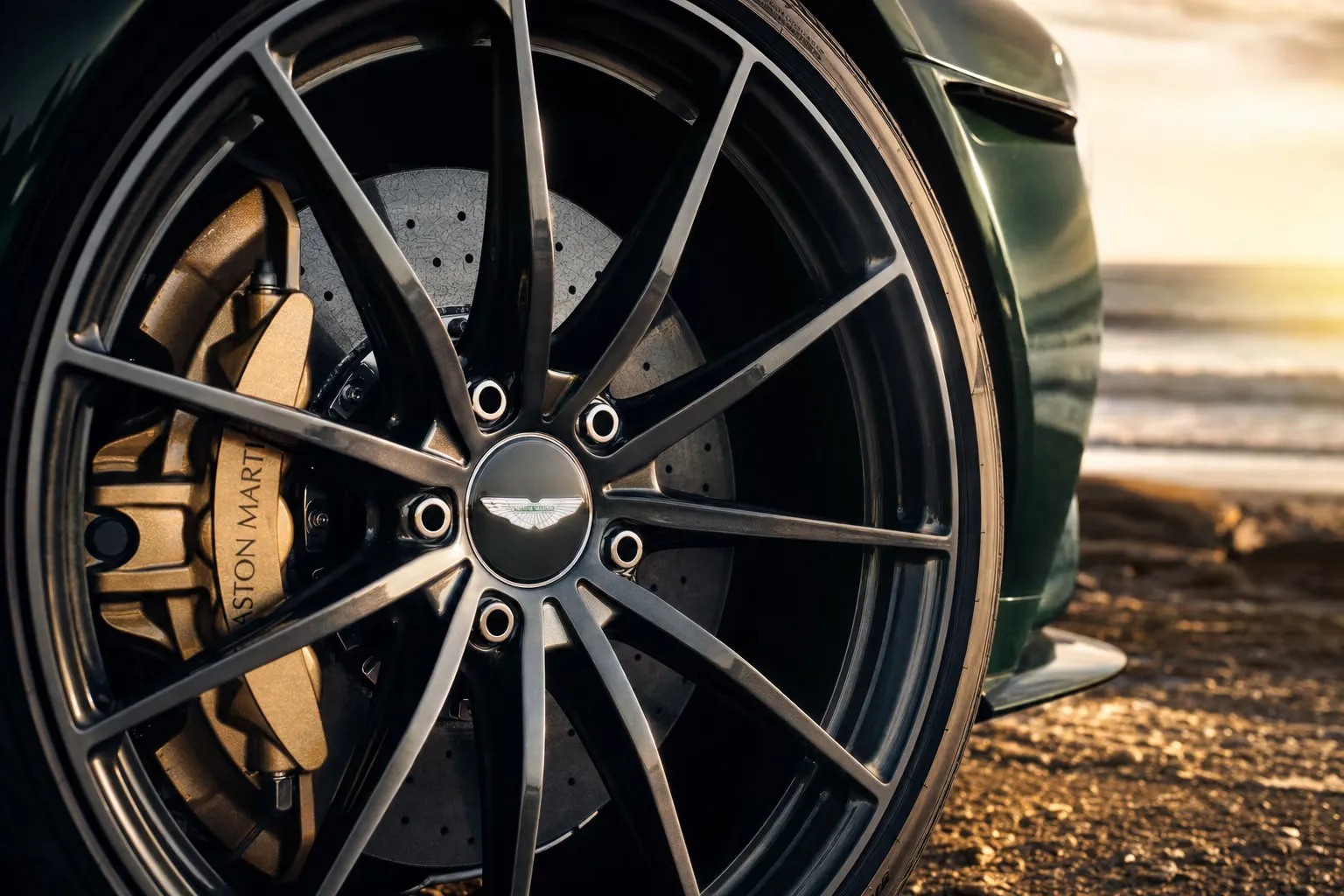 Dettaglio cerchio e pinza freno della Aston Martin Vanquish