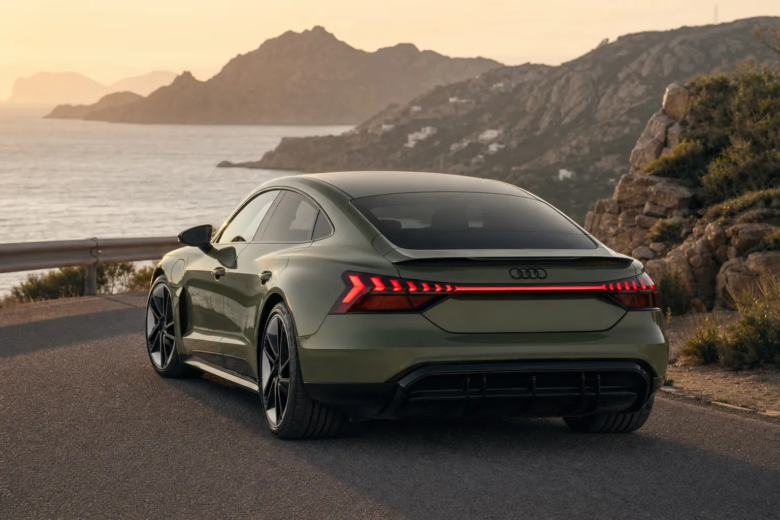 Audi RS e-tron GT su strada costiera in Sardegna