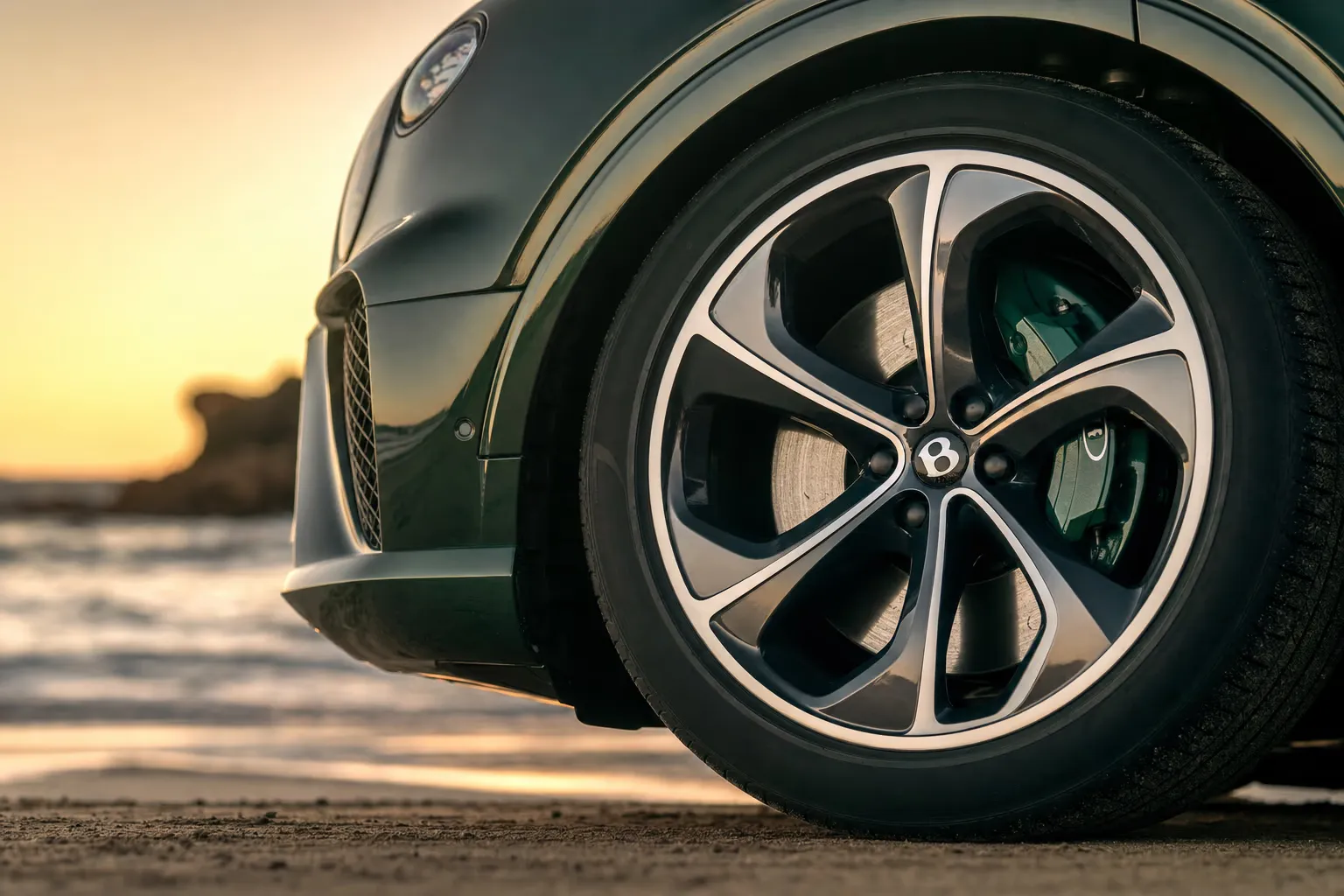 Dettaglio cerchio e pinza freno della Bentley Bentayga