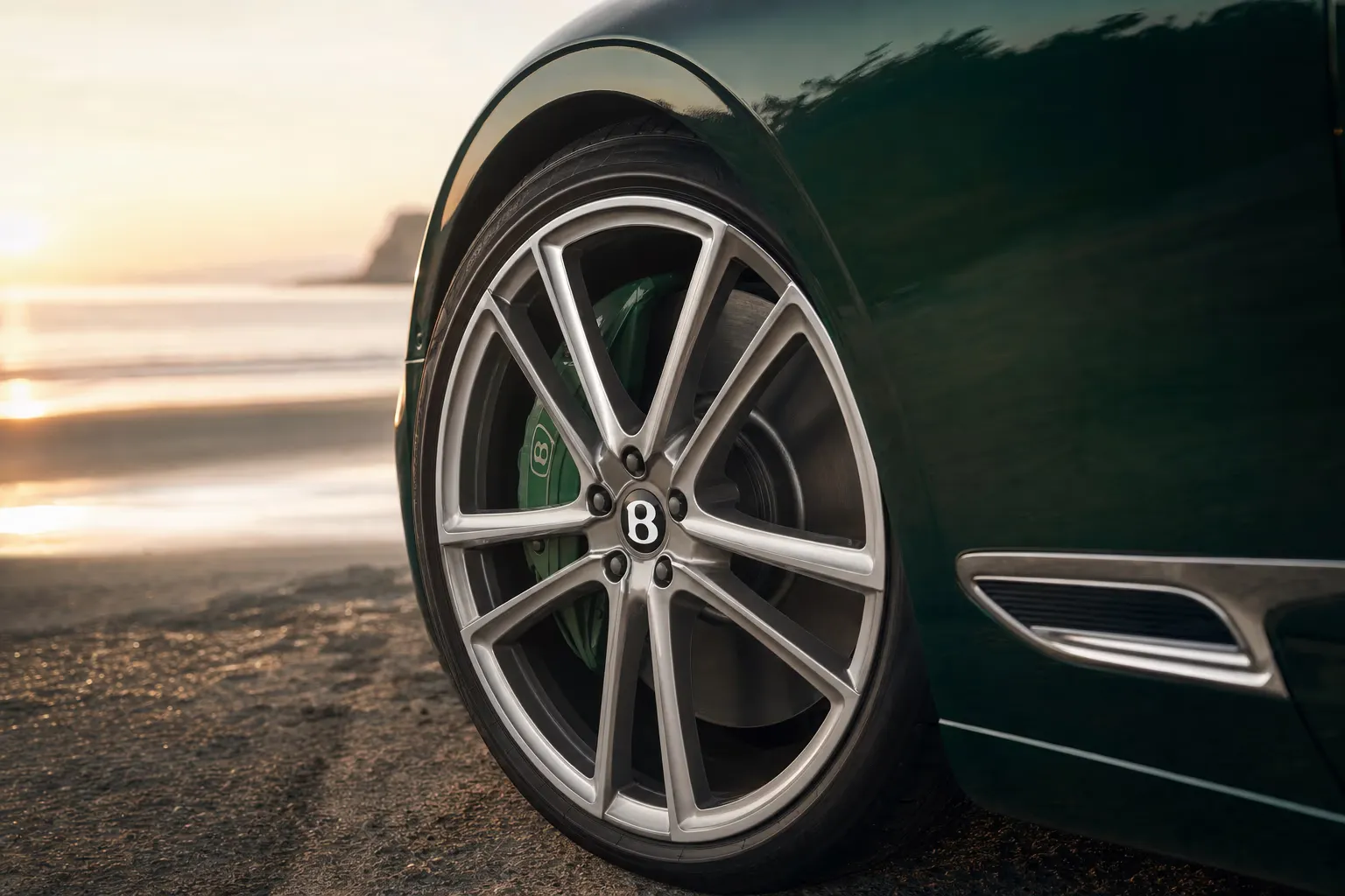 Dettaglio cerchio e pinza freno della Bentley Continental GT