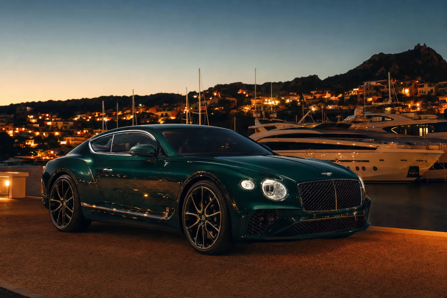 Bentley Continental GT di notte in una marina esclusiva in Sardegna
