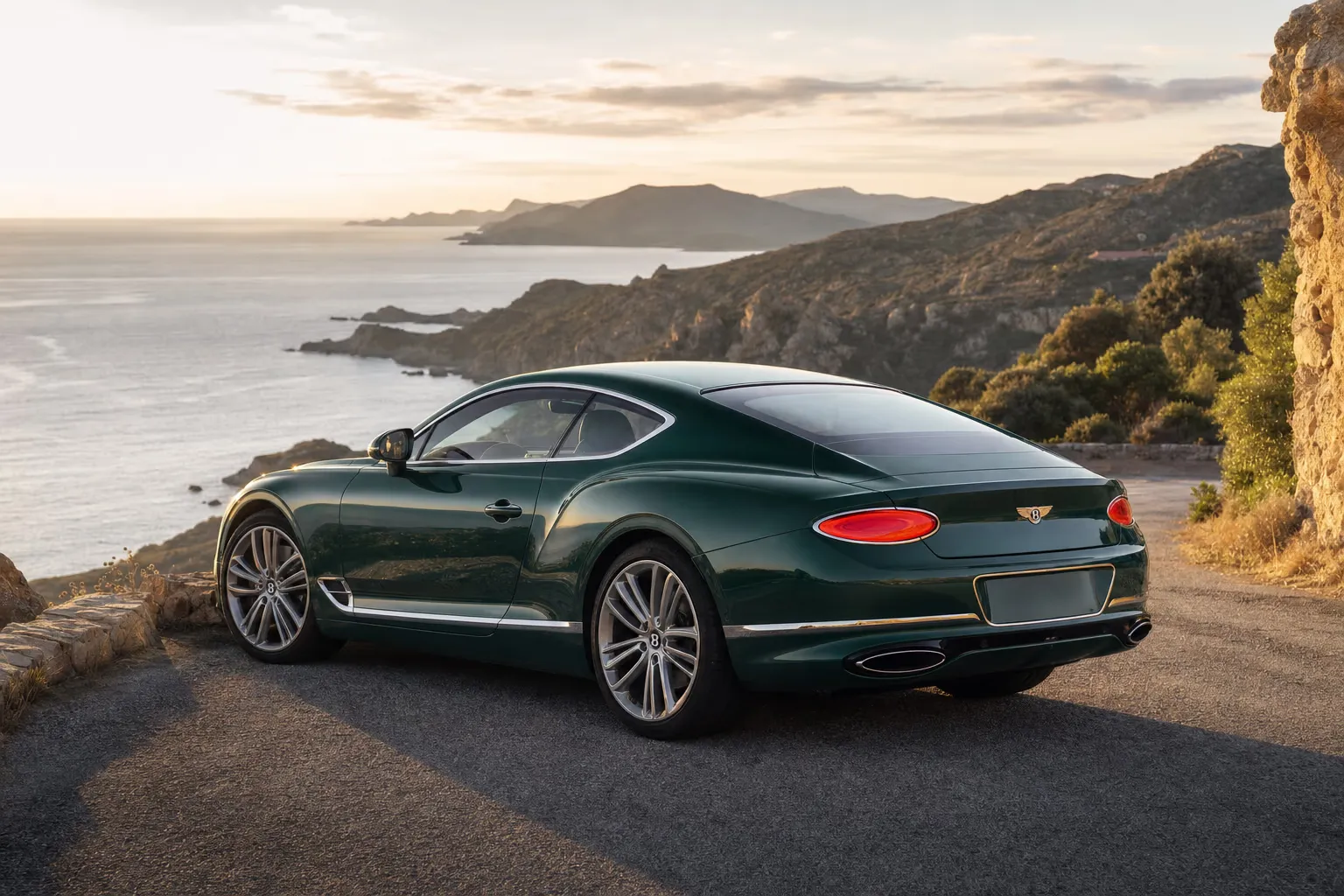 Bentley Continental GT su strada costiera in Sardegna