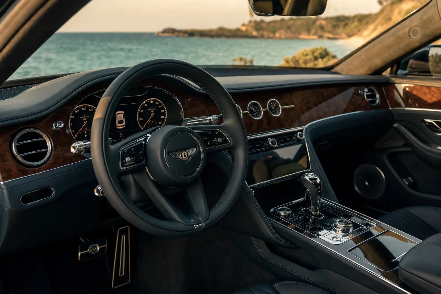 Interni di Bentley Flying Spur – noleggio in Sardegna