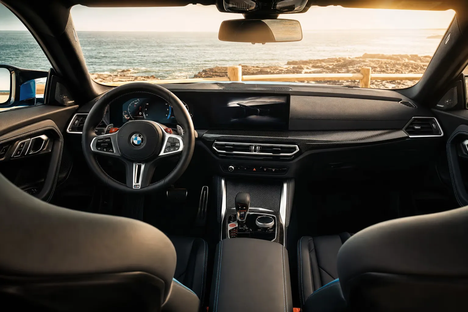Interni di BMW M2 – noleggio in Sardegna