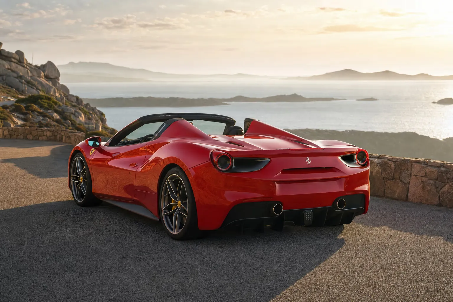Ferrari 488 Spider su strada costiera in Sardegna