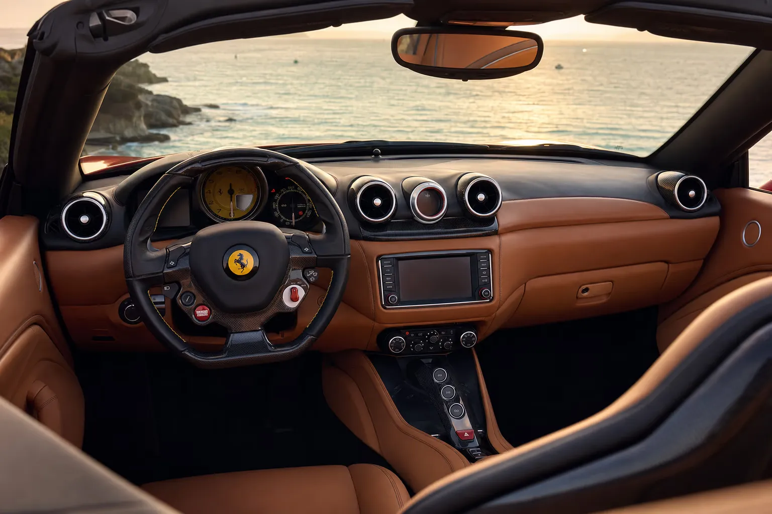 Interni di Ferrari California T – noleggio in Sardegna
