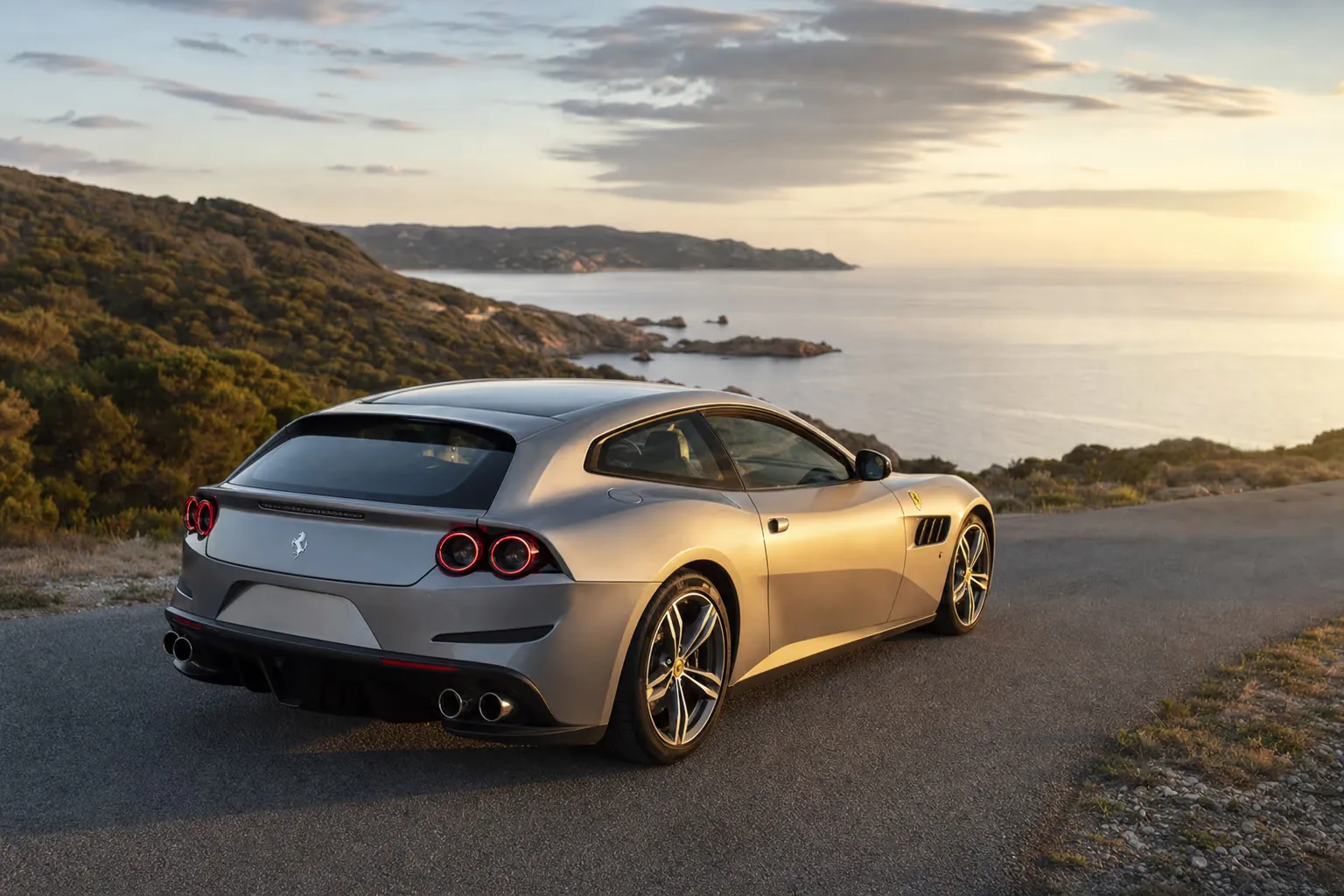 Ferrari GTC4Lusso su strada costiera in Sardegna