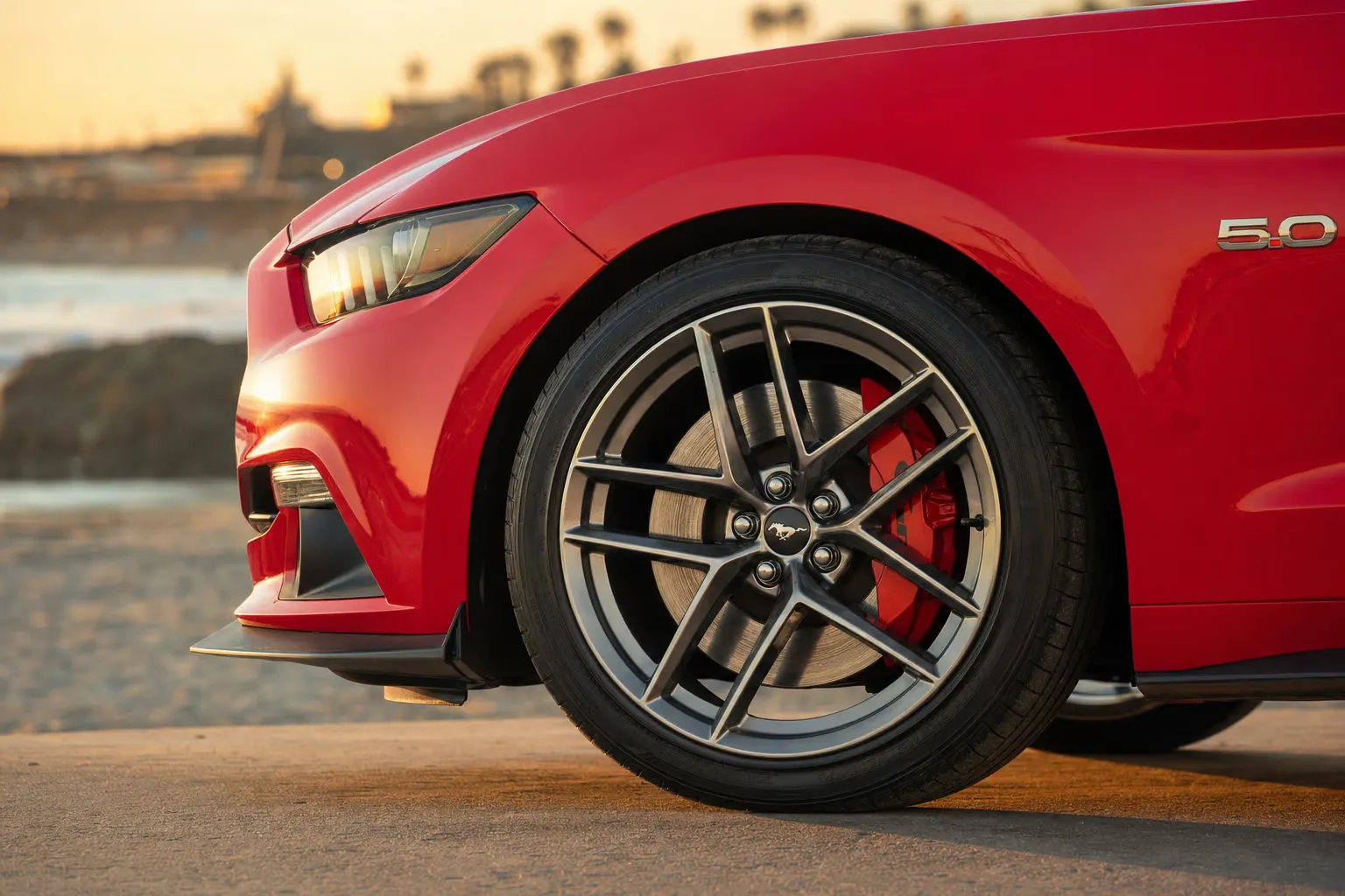 Dettaglio cerchio e pinza freno della Ford Mustang GT Convertible