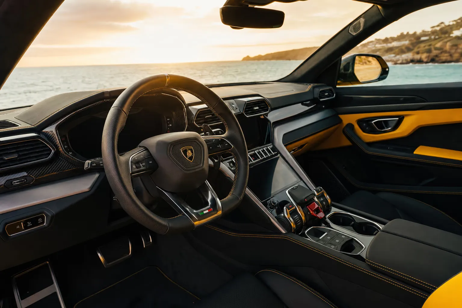 Interni di Lamborghini Urus – noleggio in Sardegna