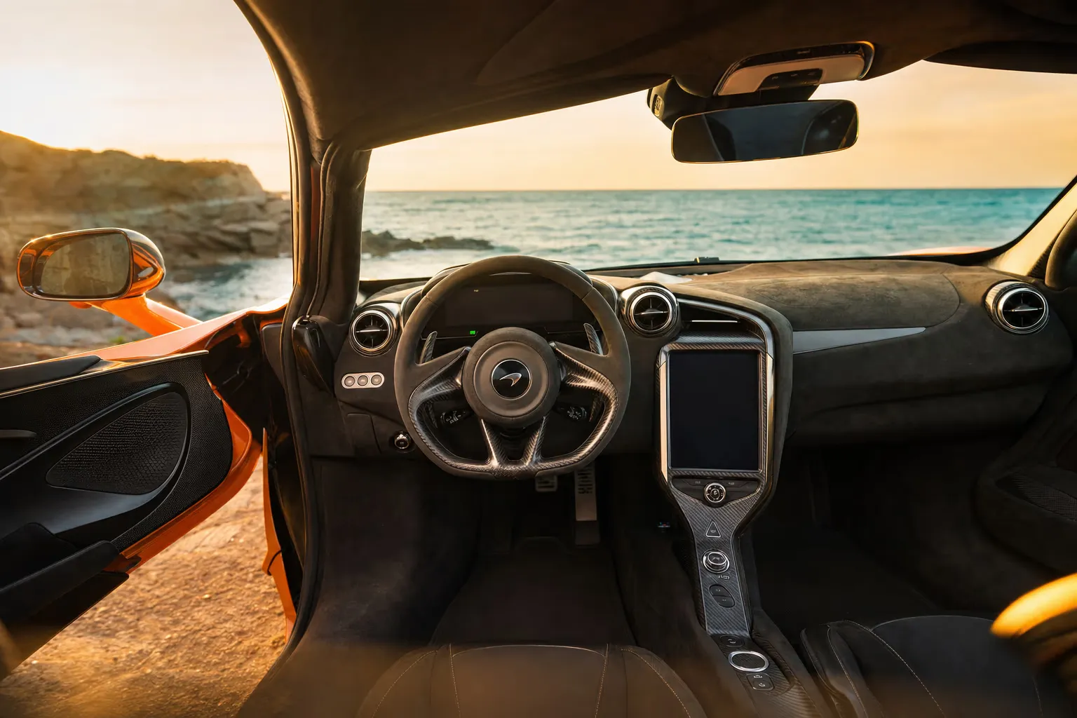 Interni di McLaren 750S – noleggio in Sardegna