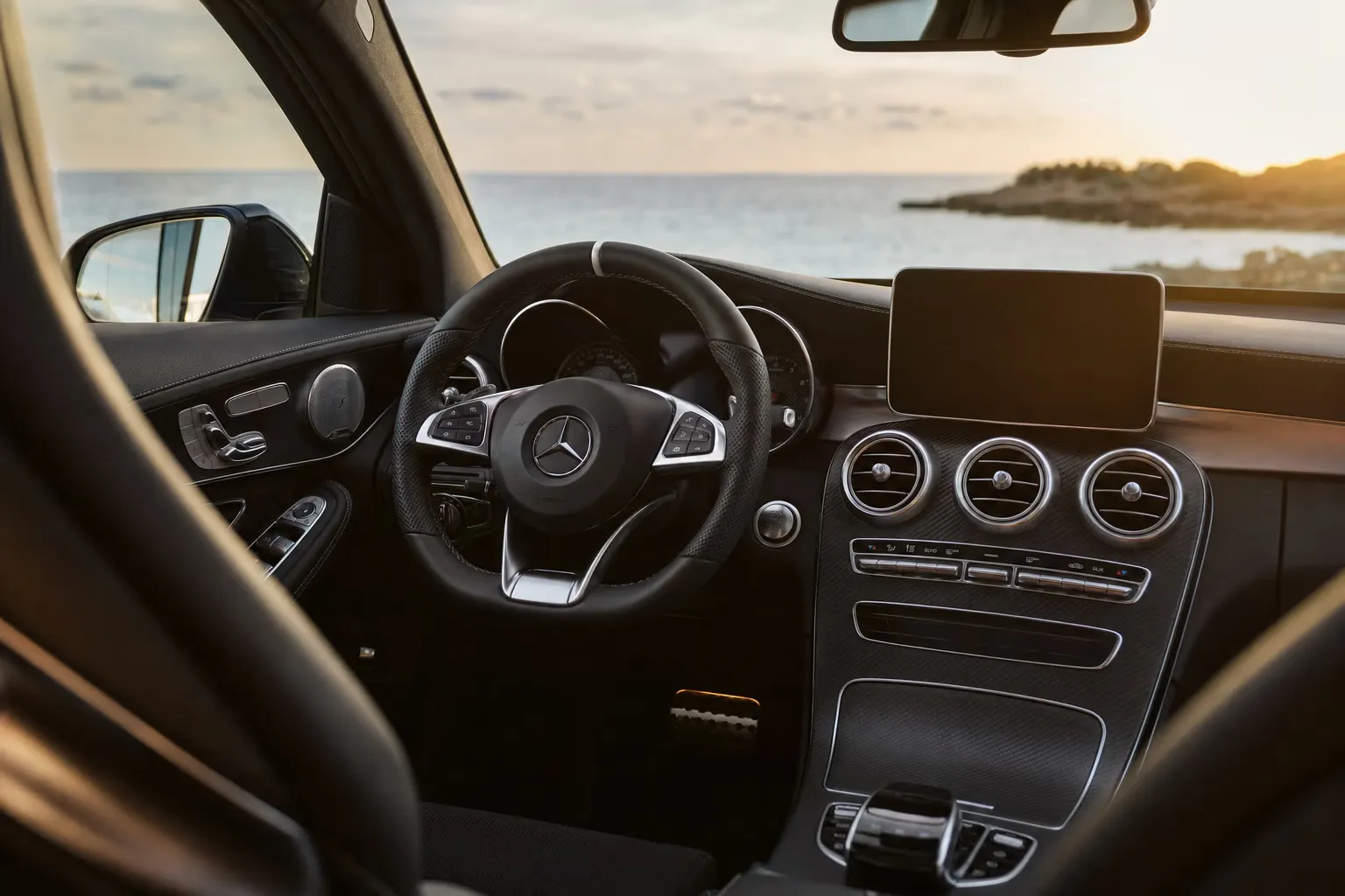 Interni di Mercedes-AMG C 63 S – noleggio in Sardegna