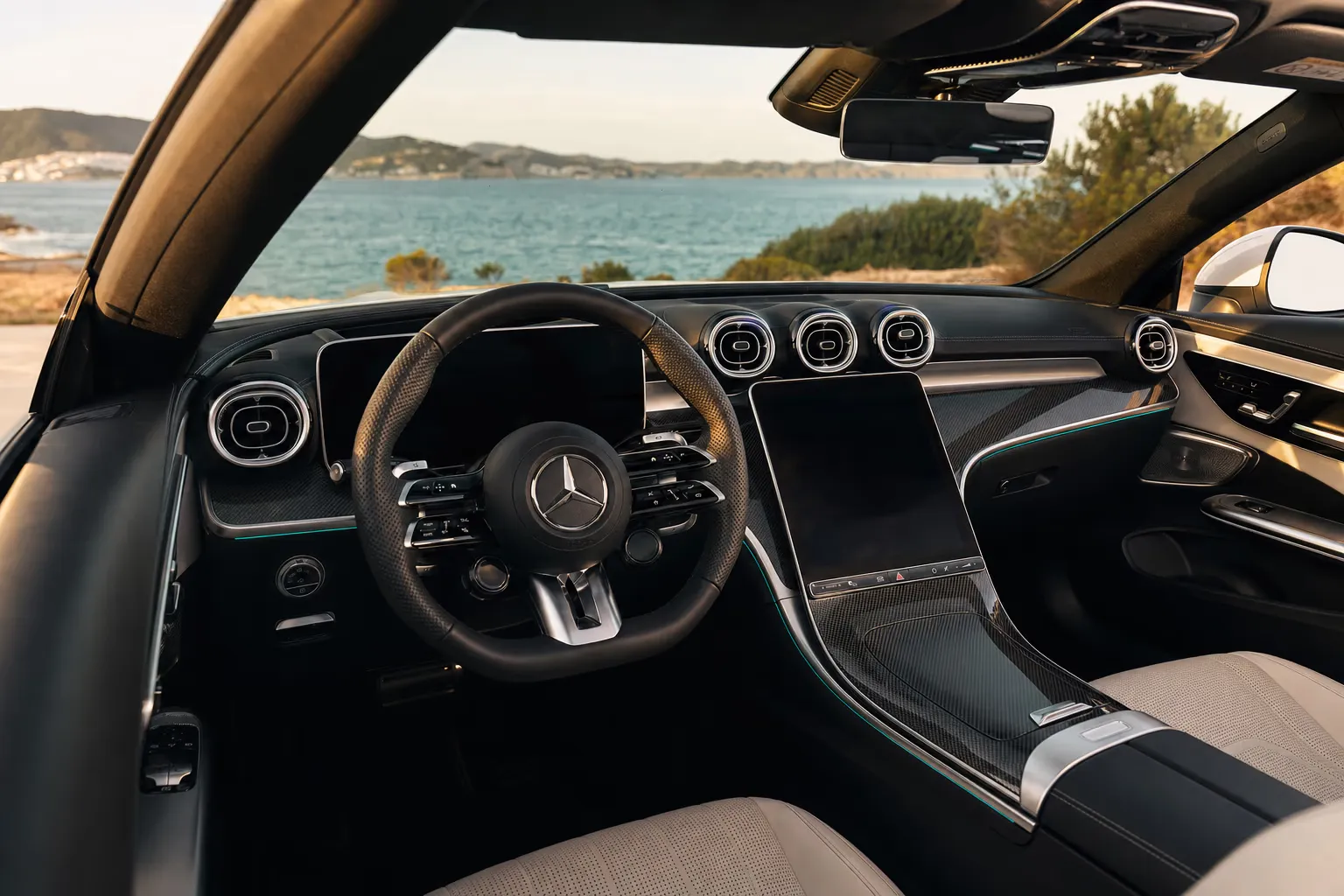 Interni di Mercedes-AMG CLE 53 Cabriolet – noleggio in Sardegna