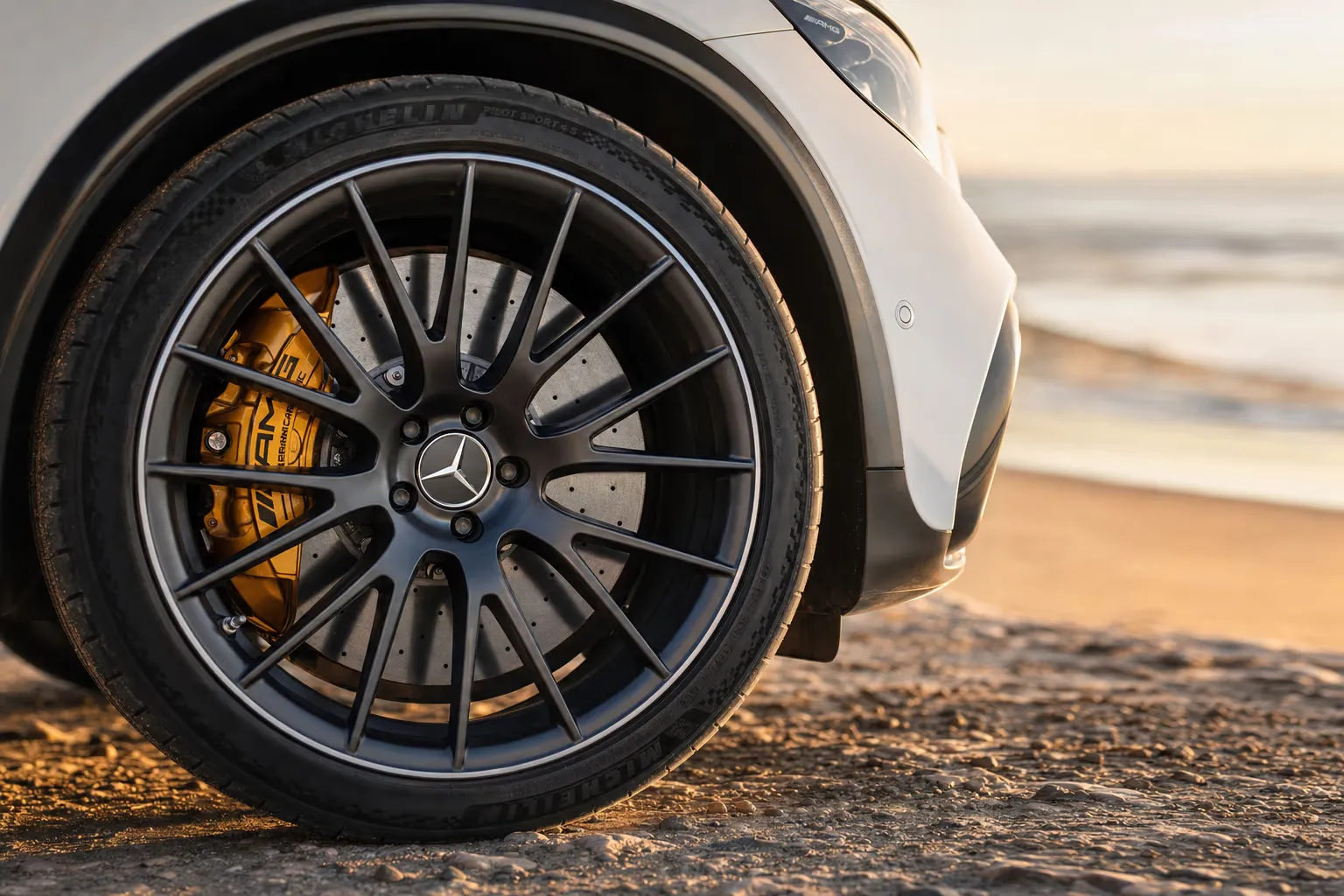 Dettaglio cerchio e pinza freno della Mercedes-AMG GLC 63