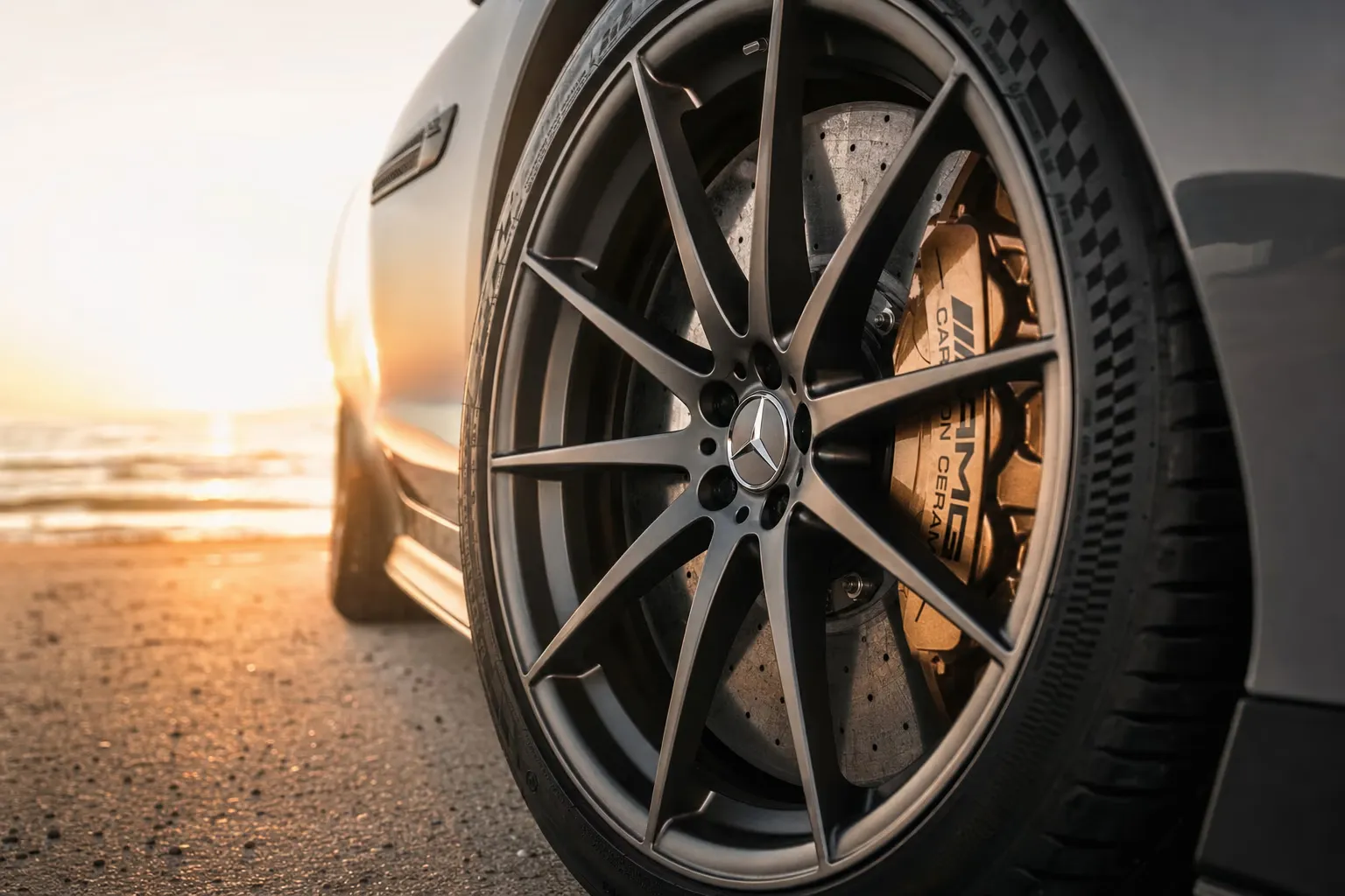 Dettaglio cerchio e pinza freno della Mercedes-AMG AMG GT