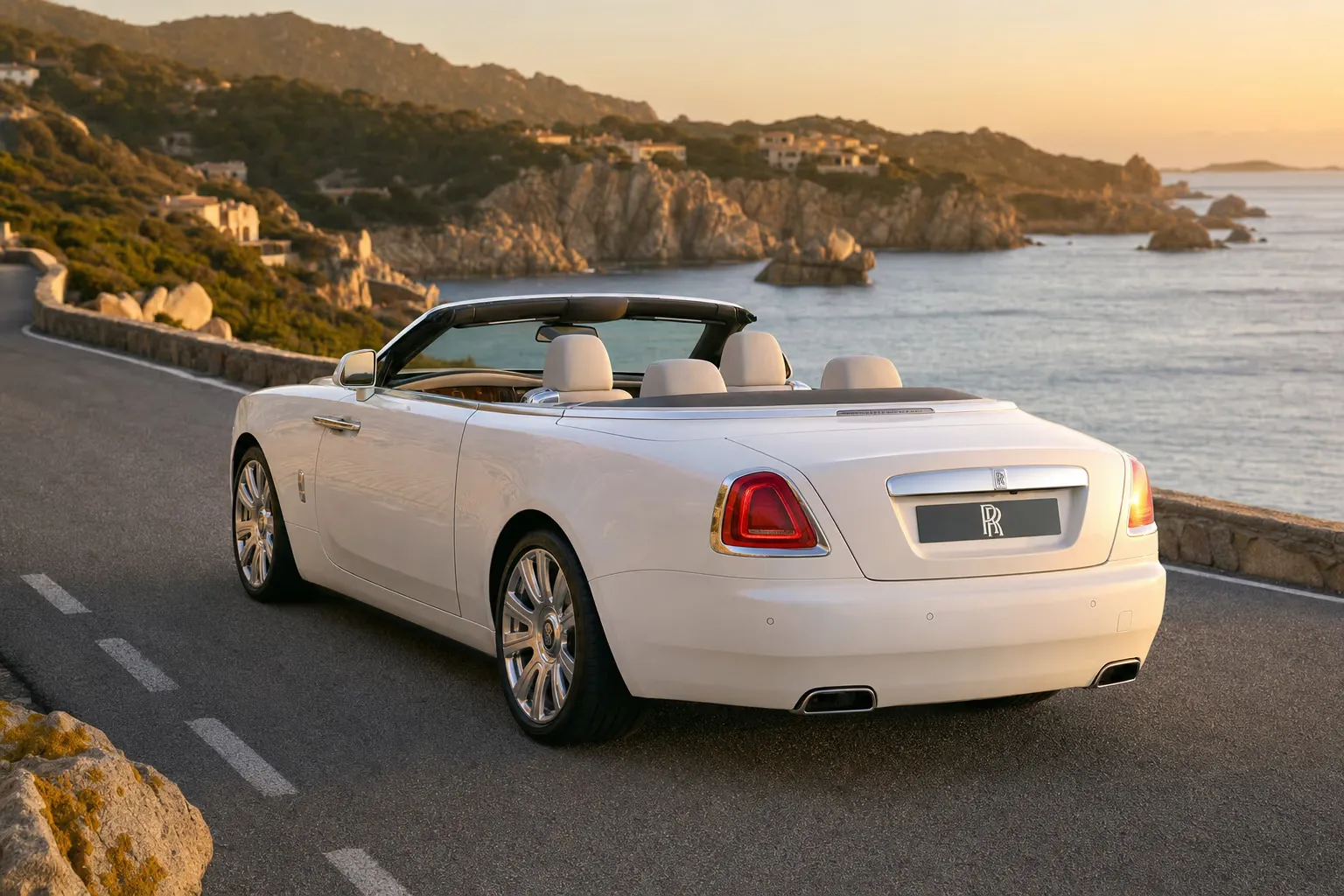 Rolls-Royce Dawn su strada costiera in Sardegna