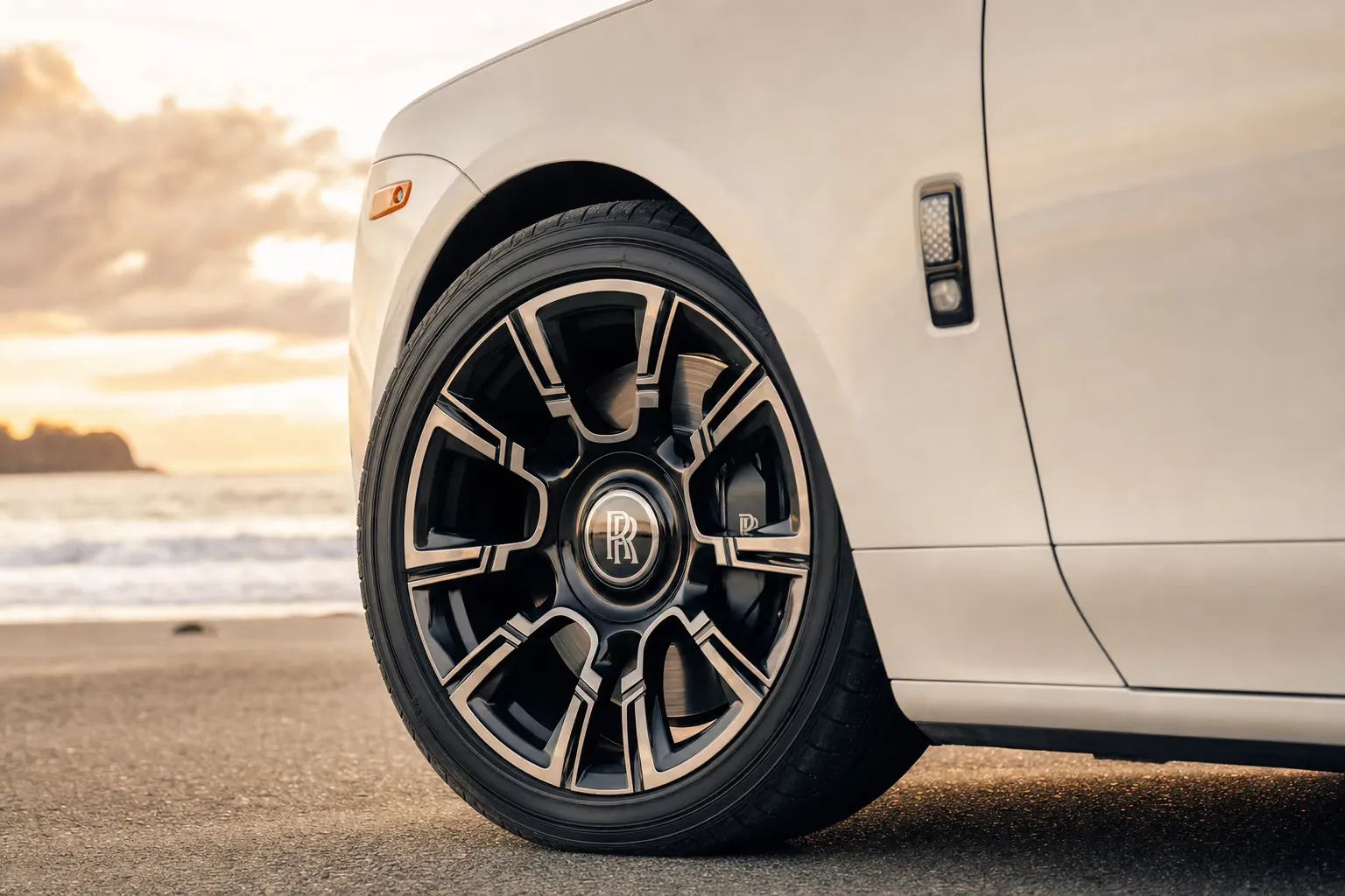 Dettaglio cerchio e pinza freno della Rolls-Royce Ghost